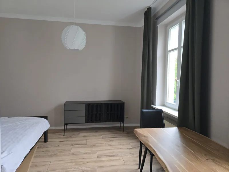 Für Pendler: Ruhe & Stil im Prinzenviertel: Voll möbliertes Apartment in sanierter Landhausvilla — photo 1